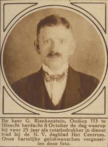 870789 Portret van G. Blankenstein (Ondiep 113) te Utrecht, die 25 jaar in dienst is als rotatiedrukker bij dagblad Het ...